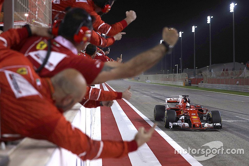 Vettel wint in Bahrein, Verstappen crasht uit de race