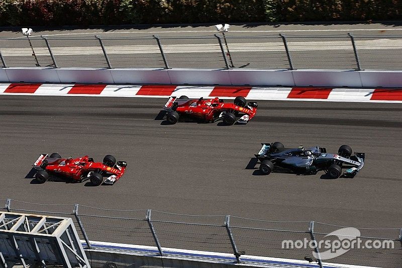Valtteri Bottas, Mercedes AMG F1 W08, Sebastian Vettel, Ferrari SF70H, Kimi Raikkonen, Ferrari SF70H