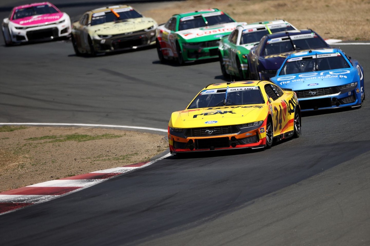 Todd Gilliland signs contract extension with Front Row Motorsports