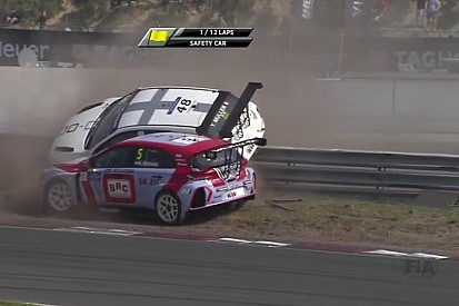Michelisz fa volare Muller sulle barriere a Zandvoort!