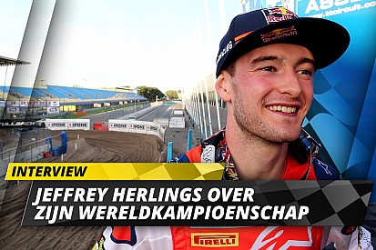 Video: Wereldkampioen Herlings: "Opwarmronde was kippenvel, uitloopronde bijna tranen"