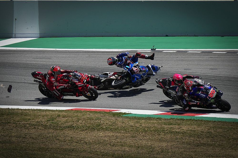 Fabio Quartararo, Yamaha Factory Racing leads, Takaaki Nakagami, Team LCR Honda and Alex Rins, Team Suzuki MotoGP crash, Francesco Bagnaia, Ducati Team behind