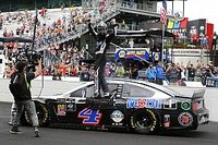 Harvick vence em Indianápolis e Johnson está fora dos playoffs pela primeira vez