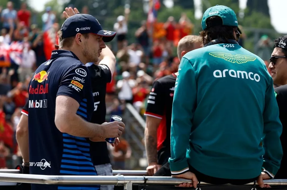 Max Verstappen, Red Bull Racing, Fernando Alonso, Aston Martin F1 Team, Guanyu Zhou, Stake F1 Team Kick Sauber