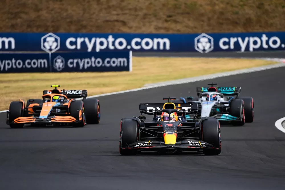 Max Verstappen, Red Bull Racing RB18, George Russell, Mercedes W13, Lando Norris, McLaren MCL36