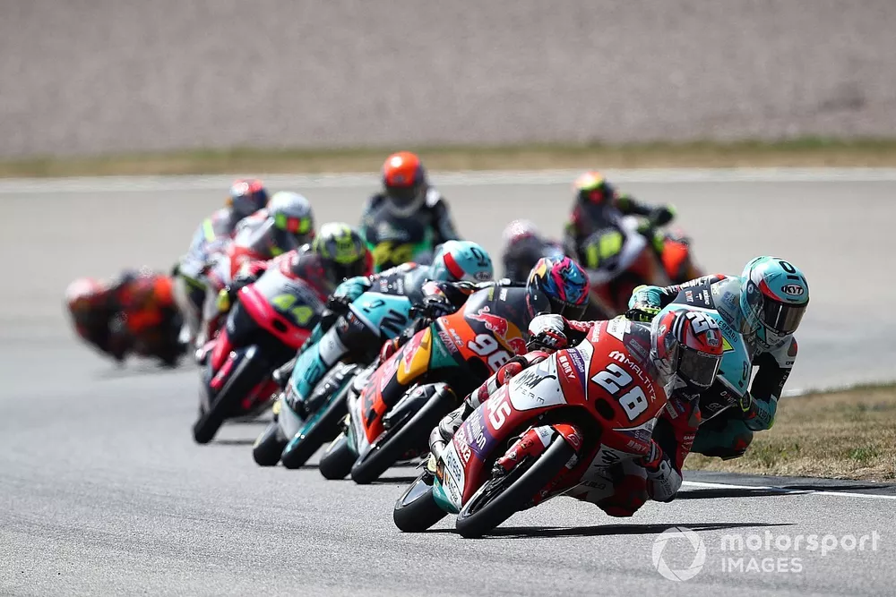 Start action, Izan Guevara, GasGas Aspar Team leads