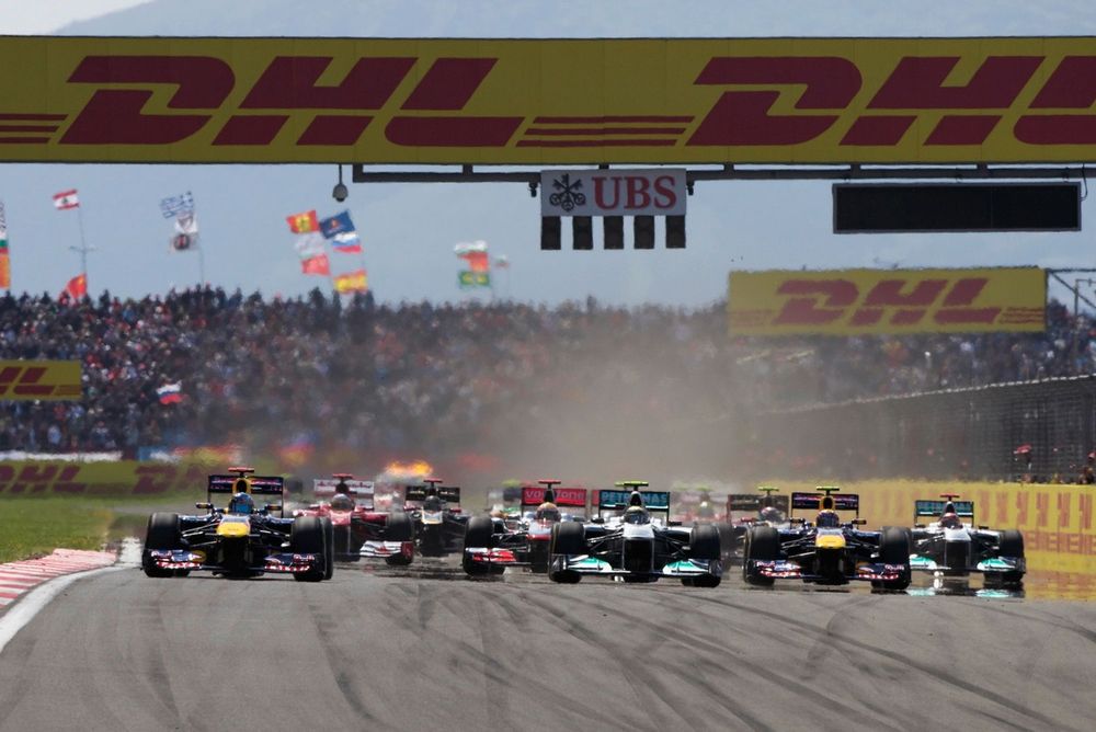 Sebastian Vettel, Red Bull RB7 Renault, Nico Rosberg, Mercedes MGP W02, Mark Webber, Red Bull RB7 Renault, at the start