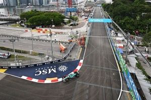 F1: Alonso surpreende e lidera primeiro treino livre em Singapura