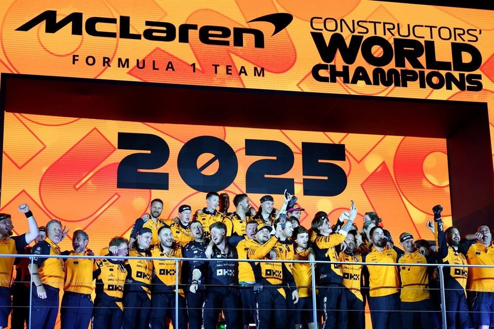 McLaren celebra tras obtener el campeonato de constructores en Singapur