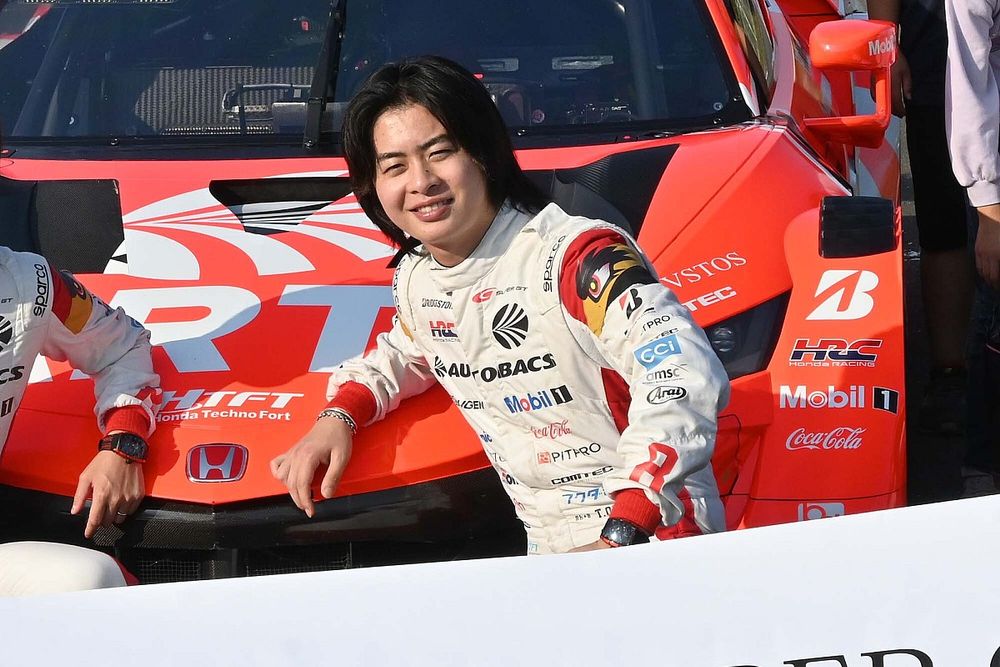 スパーク TGM Grand Prix SF23 大湯都史樹 直筆サイン入り。 スーパーフォーミュラ2022 中嶋レーシング 大湯都史樹 直筆