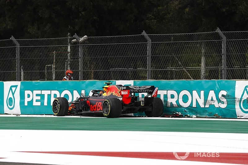 Alex Albon, Red Bull RB15 choca en la PL2