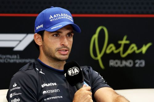 Sainz pede comentaristas de TV entre comiss&aacute;rios da F1; entenda
