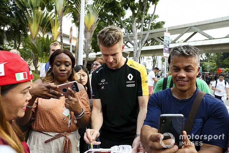 Nico Hulkenberg, Renault F1 Team signs an autograph for a fan 