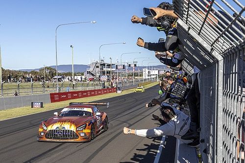 12H de Bathurst 2023: SunEnergy1 gana en un apretado final, con Rossi 6º y Juncadella 8º