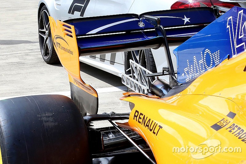 McLaren: vissza a gyökerekhez, eltűntek a fodrok a hátsó szárny véglapjáról