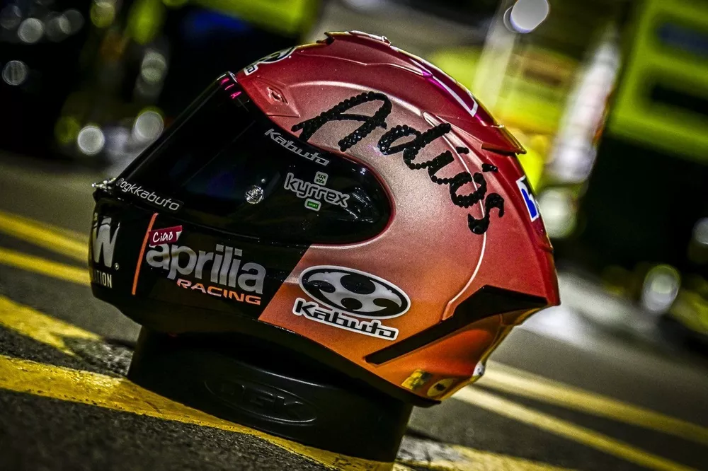 Casco especial de Aleix Espargar&oacute;, Aprilia Racing 