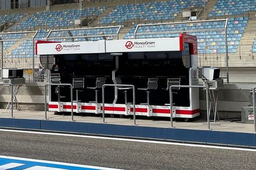 Exclusiva: por qu&eacute; Haas ha vuelto a un pitwall m&aacute;s grande en la F1 2025