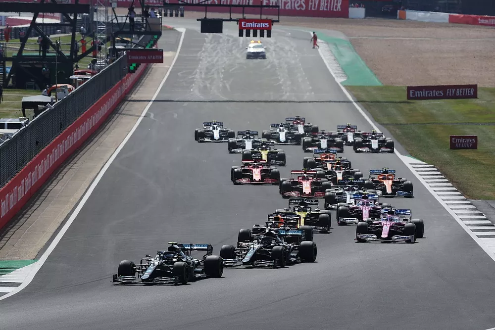 Start action, Valtteri Bottas, Mercedes F1 W11 leads
