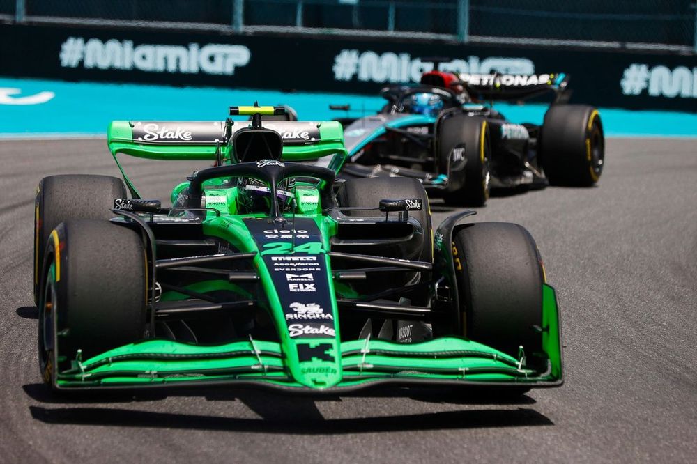 Zhou Guanyu, Stake F1 Team Kick Sauber C44, George Russell, Mercedes F1 W15