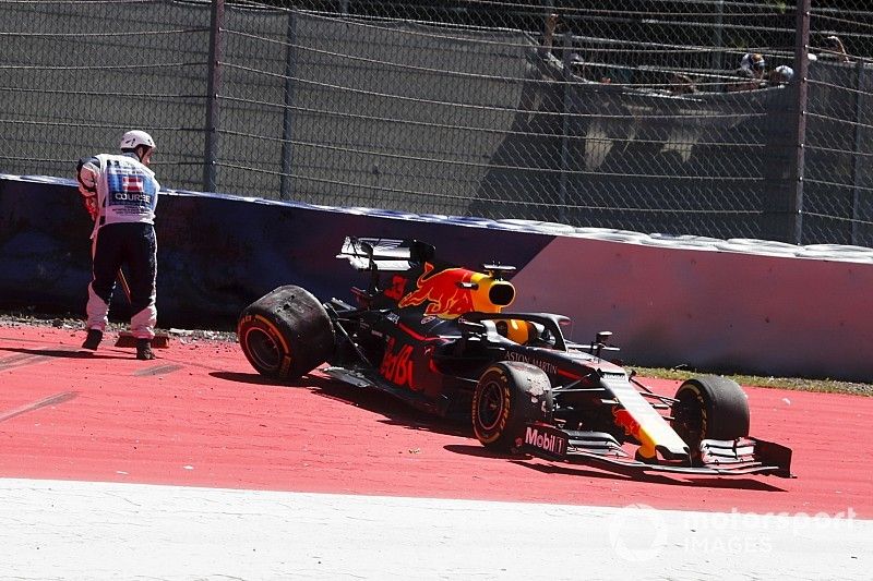 Max Verstappen, Red Bull Racing RB15 después del accidente