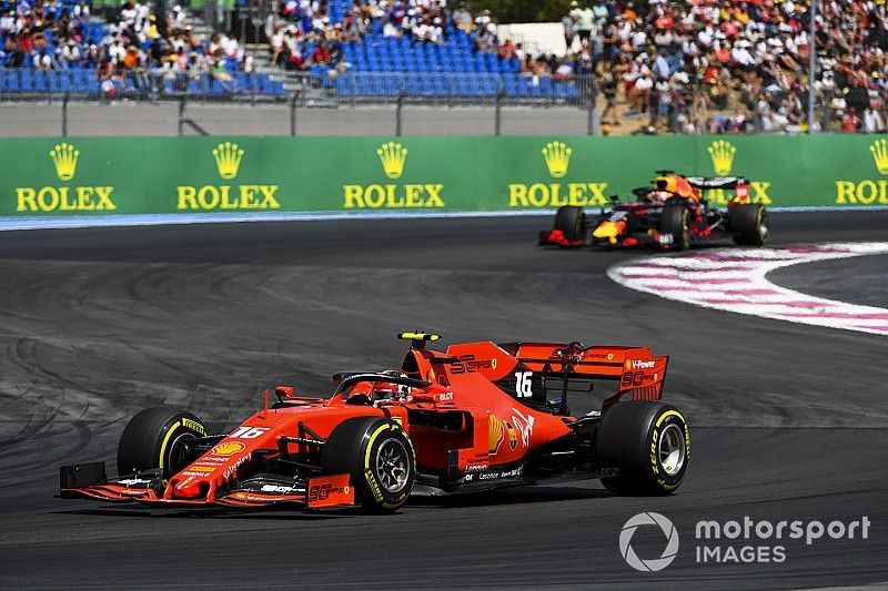 Charles Leclerc, Ferrari SF90 leads Max Verstappen, Red Bull Racing RB15 