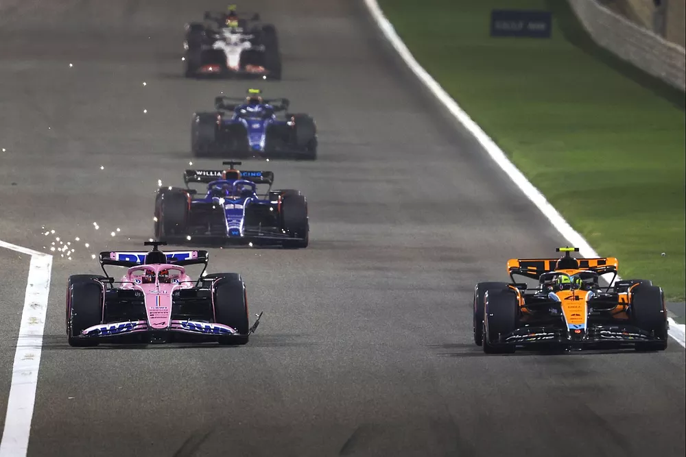 Esteban Ocon, Alpine A523, Lando Norris, McLaren MCL60, Alex Albon, Williams FW45