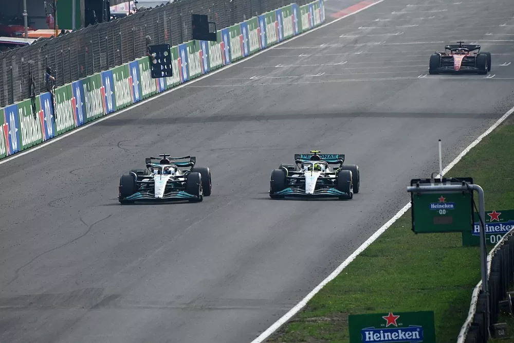 George Russell, Mercedes W13, Lewis Hamilton, Mercedes W13, Charles Leclerc, Ferrari F1-75