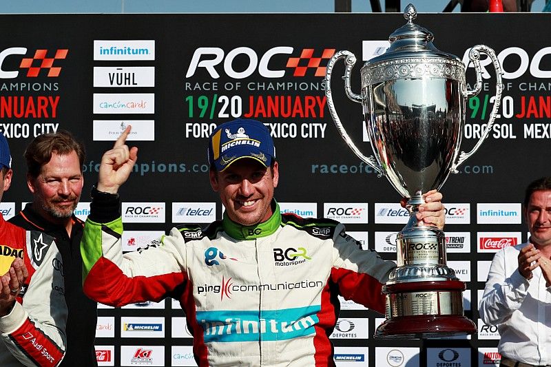 Ganador, Benito Guerra (MEX) celebra en el podio
