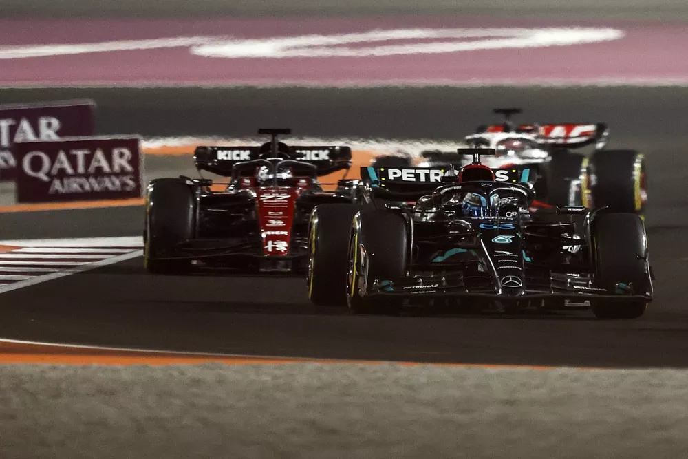 Sergio Perez, Red Bull Racing RB19, George Russell, Mercedes F1 W14, Valtteri Bottas, Alfa Romeo C43