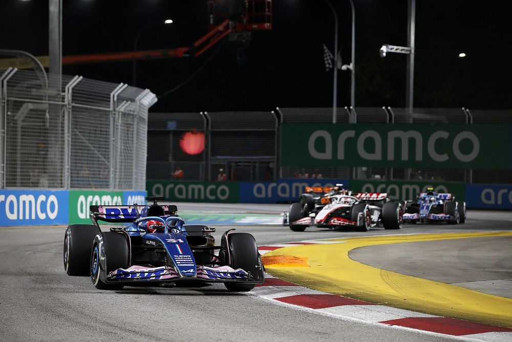Esteban Ocon, Alpine A523, Kevin Magnussen, Haas VF-23, Pierre Gasly, Alpine A523
