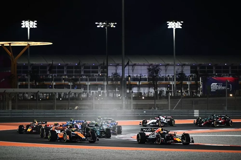 Salida de la carrera al sprint en Qatar