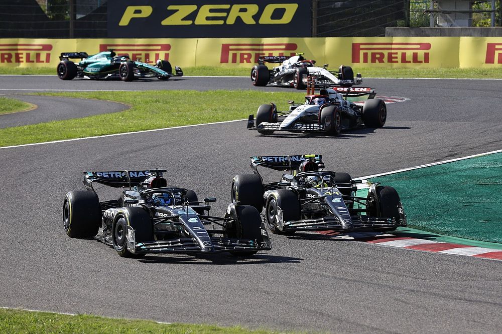 George Russell, Mercedes F1 W14, Sir Lewis Hamilton, Mercedes F1 W14, Liam Lawson, AlphaTauri AT04