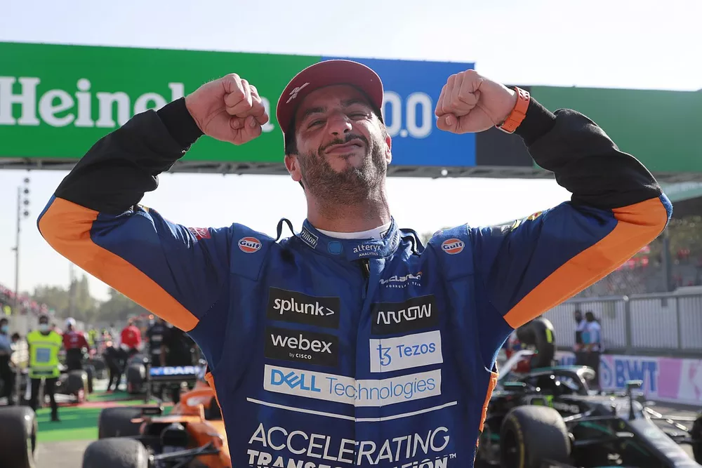 Daniel Ricciardo, McLaren, viert zijn overwinning