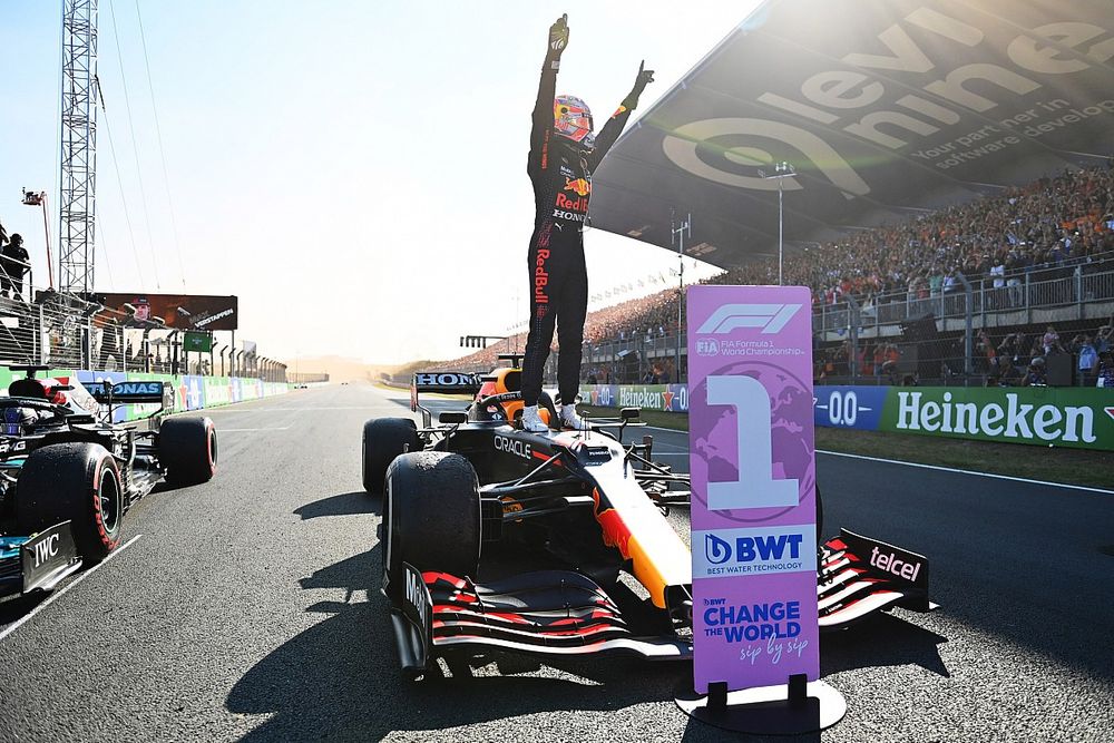 Race winnaar Max Verstappen, Red Bull Racing RB16B