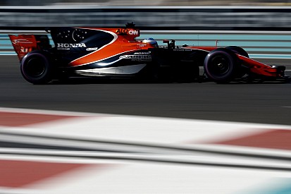 McLaren, Ferrari'nin eleştirisinin ardından motor kapağı ısrarını savundu
