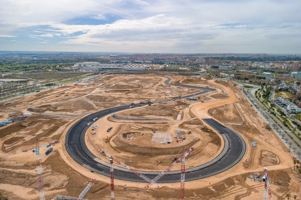 Curva 'La Monumental' de Madring asfaltada, vista general
