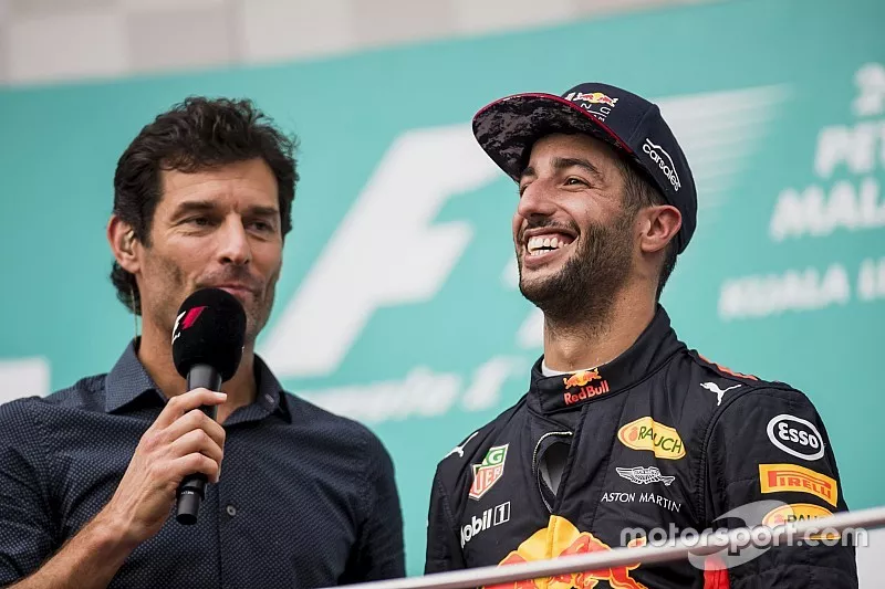 Mark Webber, Channel 4 F1, interviewe le troisi&egrave;me, Daniel Ricciardo, Red Bull Racing, sur le podium
