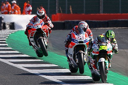 Lorenzo: "Puede que Crutchlow ya no se acuerde de lo física que es la Ducati"