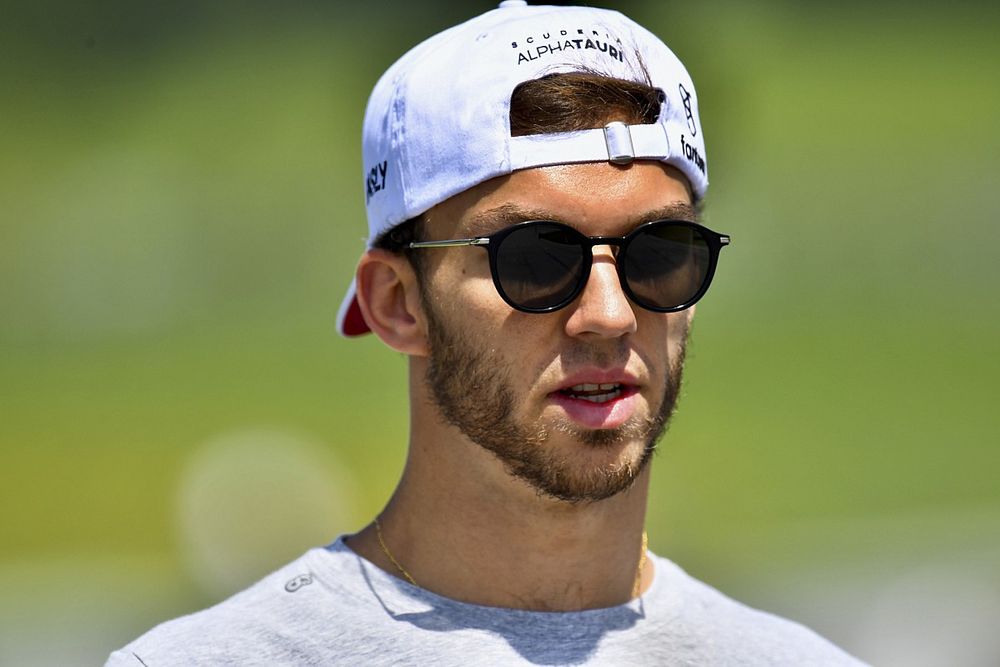 Pierre Gasly, AlphaTauri walks the track