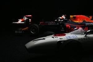 Honda Racing Team F1カー 限定版 1802/4000 honda-racing-gallery.jpg