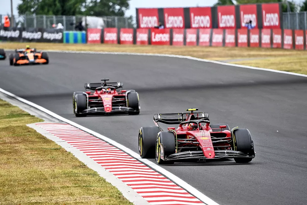 Carlos Sainz, Ferrari F1-75, Charles Leclerc, Ferrari F1-75