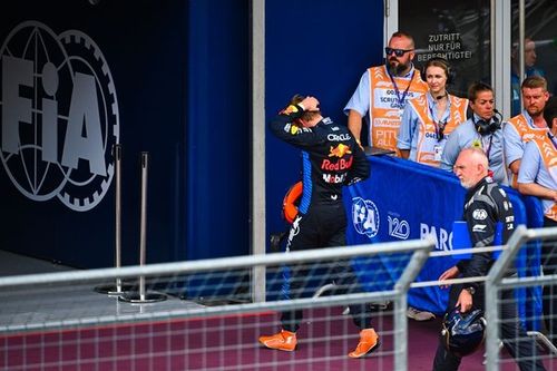 Por qué Verstappen recibió 'solo' 10 segundos ante el retiro de Norris