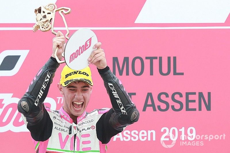 Podio: ganador de la carrera Tony Arbolino, Team O