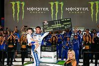 Drama y una pelea acompa&ntilde;an triunfo de Kyle Larson en All-Star Race