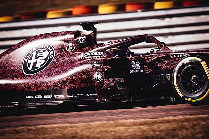 Raikkonen, Alfa Romeo Racing'in 2019 aracıyla sorunsuz 33 tur attı