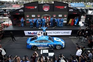 NASCAR Cup: Hamlin lidera el triplete de Toyota con una dominante victoria en Martinsville