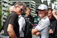 F1: Cadillac revela conversas com "7 ou 8 pilotos" para 2026 e admite interesse em novatos