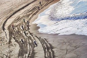 Tres f&aacute;bricas y un invitado que se juegan el Dakar a cara de perro