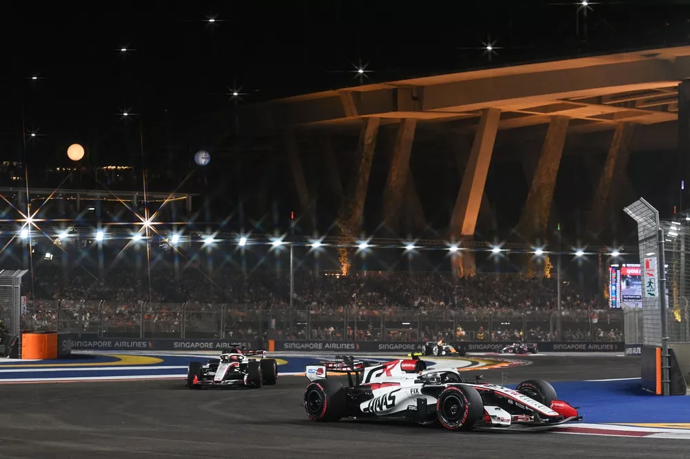 Oliver Bearman, Haas F1 Team, Esteban Ocon, Haas F1 Team