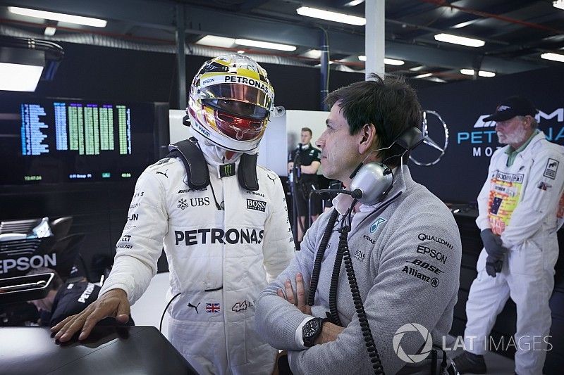 Lewis Hamilton, Mercedes AMG, con Toto Wolff